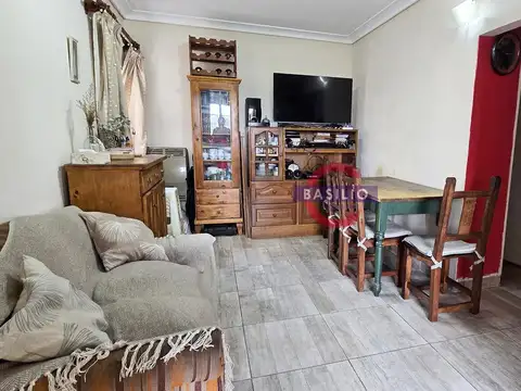 VENTA BUEN DEPARTAMENTO 3 AMBIENTES CON BALCÓN EN CARAPACHAY