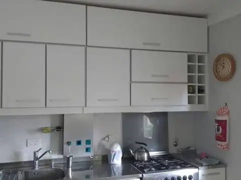 Departamento 4 ambientes, con terraza y parrilla.