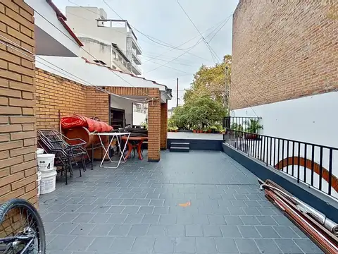 CASA CON TERRAZA PARRILLA VALENTIN ALSINA LANUS