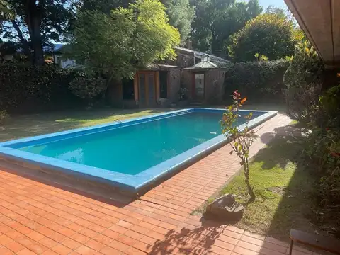 CASA 4 AMBIENTES EN ALQUILER 