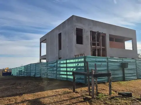 Casa en Venta con 2 cocheras