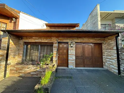 Casa en venta de 4 Ambientes en Bernal