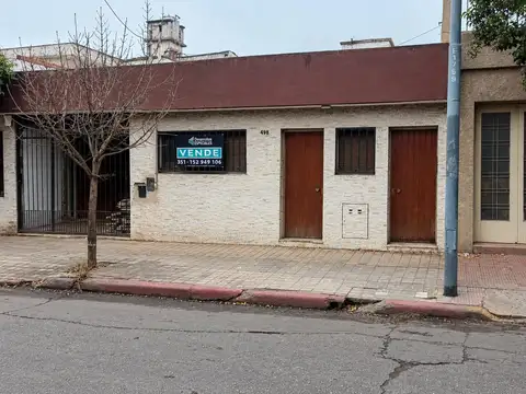 Casa en Alberdi a refaccionar a mts de Av Colón -Se acepta permuta
