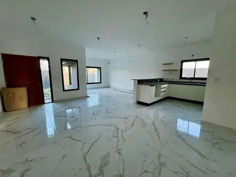 Casa 5 ambientes con 3 baños