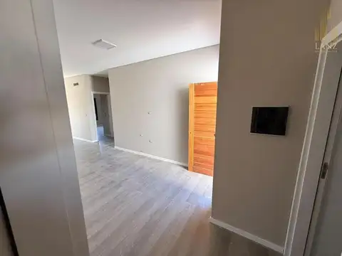 Casa 8 ambientes con 3 baños