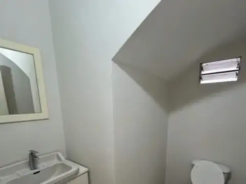 Casa 5 ambientes con 1 baño