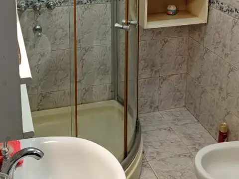 Casa 4 ambientes sobre lote de 295 m2  + cochera + quincho - APTO CREDITO