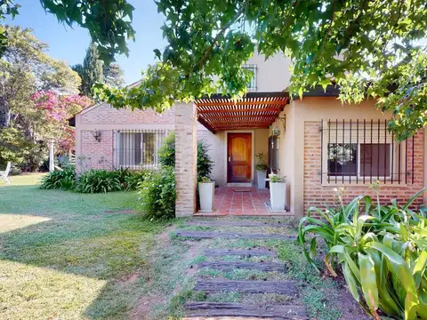 Casa en Venta en Villa Elisa, USD 250.000