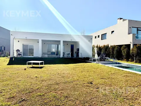 Venta Casa n5 ambientes en  Barrio El Naudir Escobar