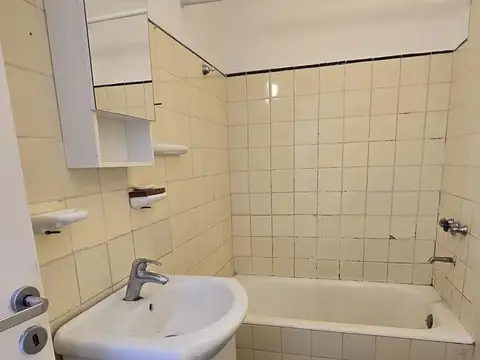 MONOAMBIENTE O DEPARTAMENTO DE 1 AMBIENTE CON BALCON FRANCES EN VENTA. VICENTE LOPEZ