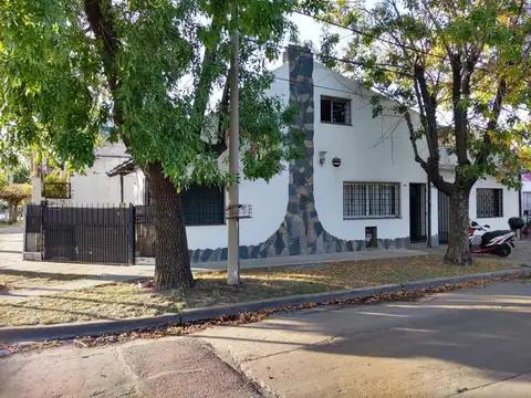 2 DEPARTAMENTOS CON COCHERA CADA UNO