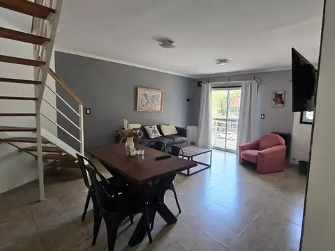 Depto Tipo Casa en Alquiler de 2 dormitorios