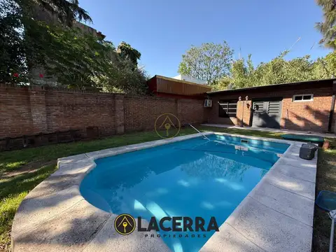 Casa en Venta con 2 cocheras