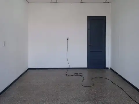 Local en Alquiler en Granadero Baigorria, $ 450.000