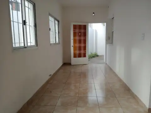 Casa en Alquiler en Haedo, $ 800.000