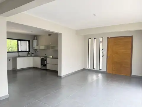 Casa 3 ambientes con 1 baño