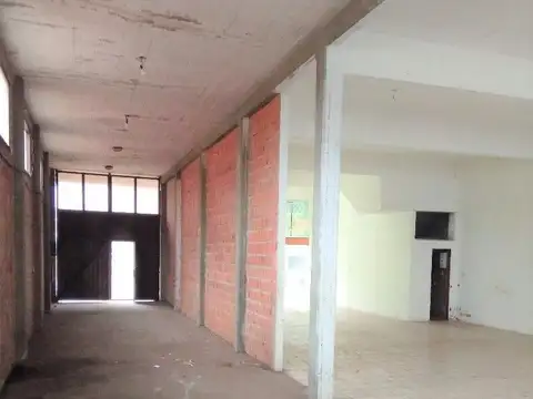 Venta Local sobre Boulevard Gesell 230m2 + casa 70m2. Zona C