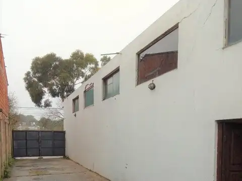 Venta Local sobre Boulevard Gesell 230m2 + casa 70m2. Zona C