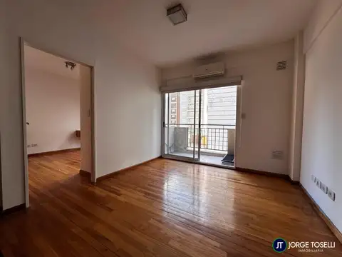 Departamento de dos ambientes, luminoso, Excelente estado. Moderno.