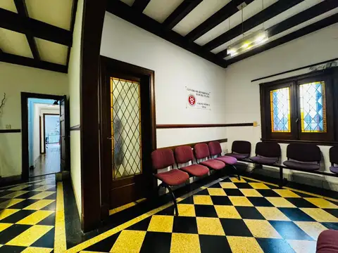 Casa en Alquiler con 2 cocheras