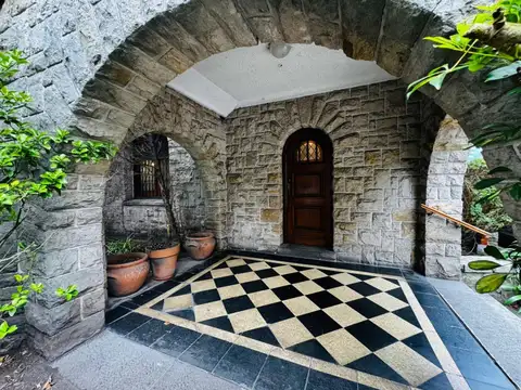 Casa 6 ambientes con 3 baños