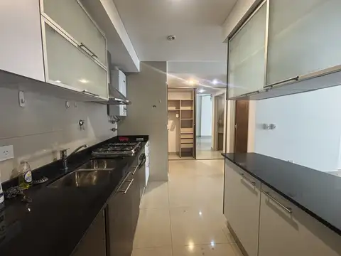 Azcuénaga 1000, Piso 4