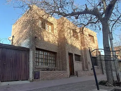 Casa en venta - 3 Dormitorios 2 Baños - Mendoza
