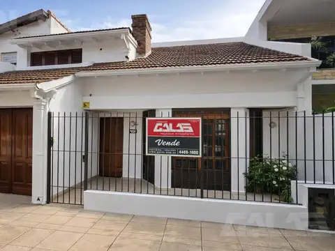 Chalet 4 dormitorios 1 SUITE y parque en el centro de Ituzaingó Norte.