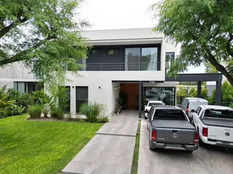 Casa en Alquiler de 3 dormitorios