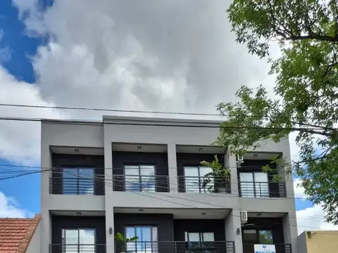 SE VENDE DEPARTAMENTO DE DOS AMBIENTES CON COCHERA