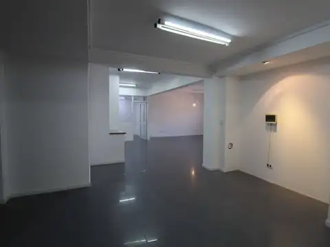 Oficina 7 ambientes con 3 baños