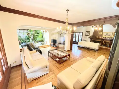 Casa 12 ambientes con 5 baños