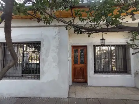 CASA 3 DORMITORIOS 2 BAÑOS CON GRAN LOTE ESQUINA