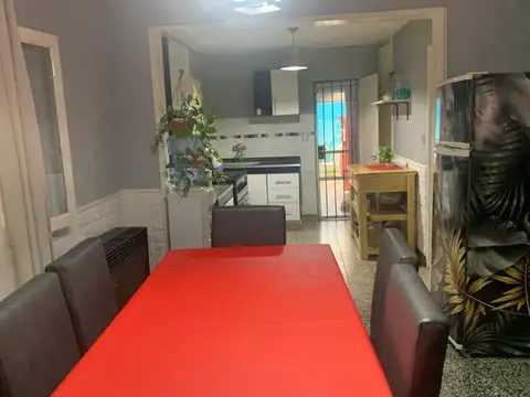 Casa 3 ambientes con patio en Berazategui muy buena ubicación