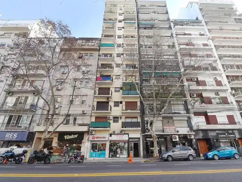 Sobre Avda. Pueyrredón TOTALMENTE RECICLADO