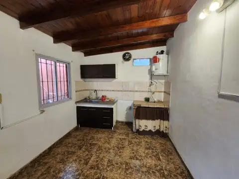 Casa 2 ambientes con 1 baño