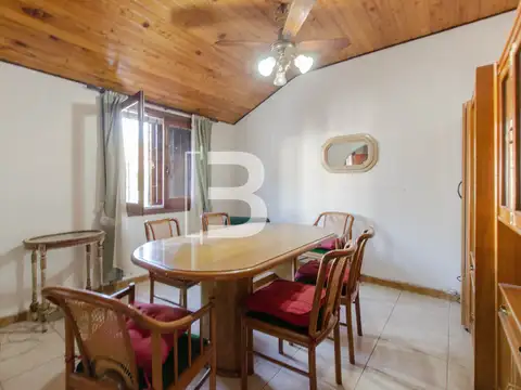 Casa en Alquiler con 1 cochera