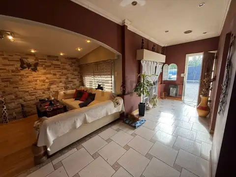 Venta Parque Leloir Lote 900m2 + Casa 70m2 + Quincho + Piscina