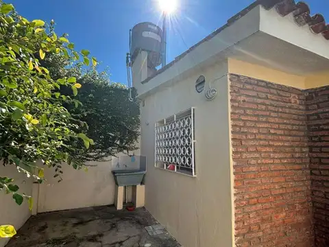 Casa 2 ambientes con 1 baño