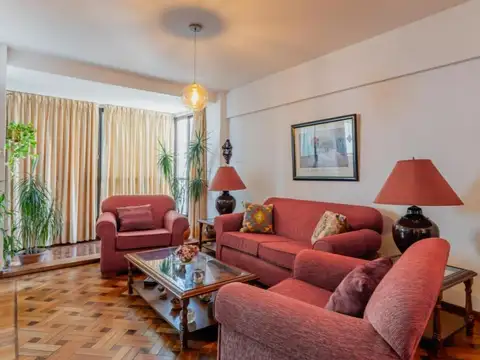 VENTA I Piso exclusivo tres dormitorios con quincho propio.