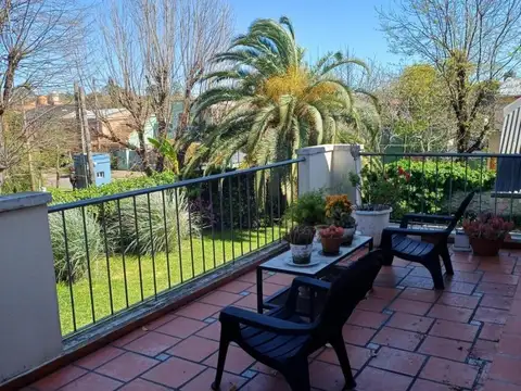 Casa en Venta con 4 cocheras