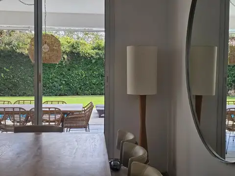 Casa en  alquiler anual 4 dormitorios en Santa Bárbara excelente ubicación y diseño