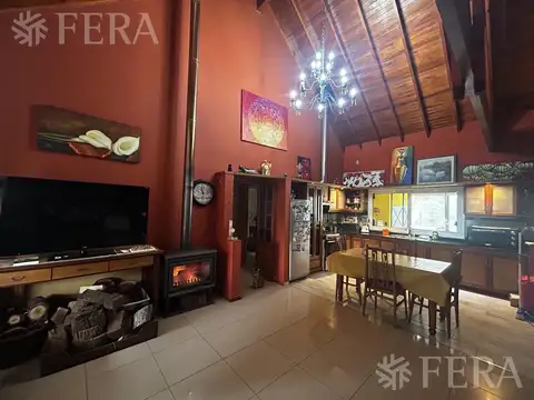 Casa 6 ambientes con 4 baños