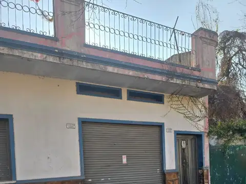 2 DEPTOS. EN BLOCK DE  2 AMB.Y 3 AMB.Y LOCAL COMERCIAL C/TRIFASICA, 1 DEPTO. A RECICLAR