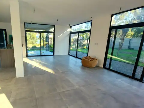 Casa 4 ambientes con 1 baño