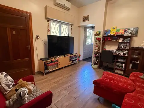 VENTA CASA 5 AMBIENTES CON AMPLIO JARDIN/PATIO Y COCHERA - SAN JUSTO CENTRO