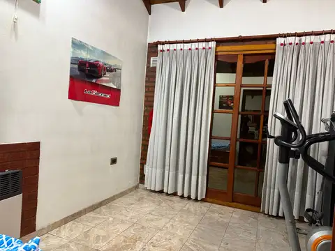 VENTA CASA EN SAN JUSTO CENTRO DE 4 AMBIENTES CON PATIO Y COCHERA