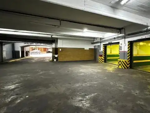 Senillosa e/ Guayaquil y Venezuela al 200