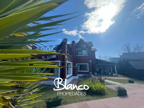 Casa 5 ambientes con 3 baños