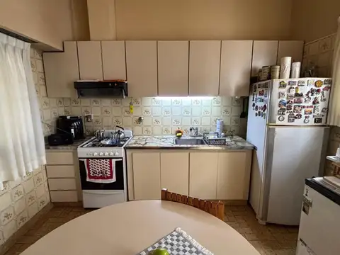 solida casa en 1 planta con 3 dormis, quincho y gran terraza